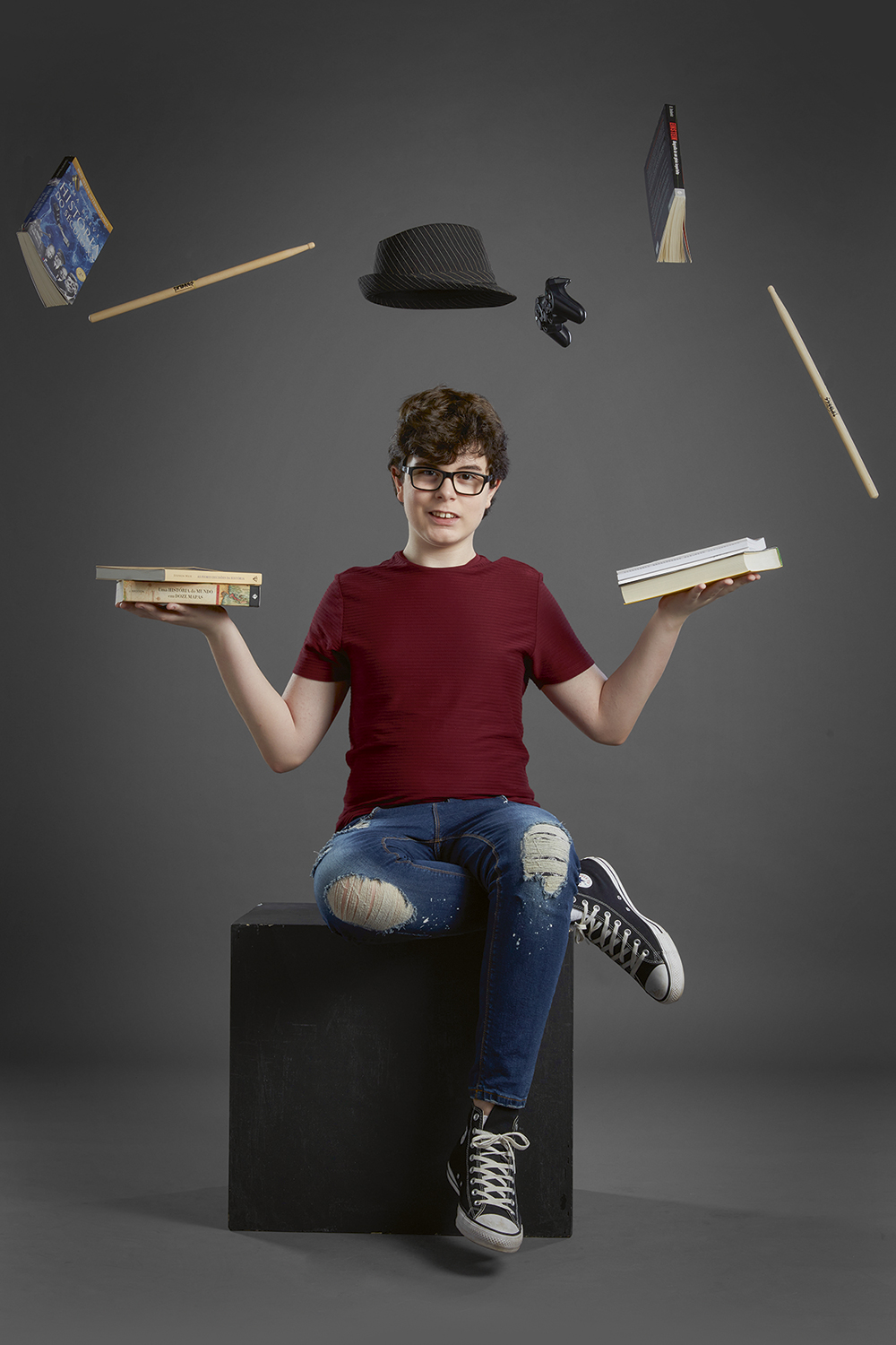 pedro0001.jpg ROTINA AGITADA - Pedro Melim Alonso, 13 anos, está duas séries adiantado na escola, faz cursos extras de matemática, inglês e bateria e trabalha em um projeto para superdotados. Nas horas vagas, gosta de jogar videogame e fazer pesquisas sobre história -