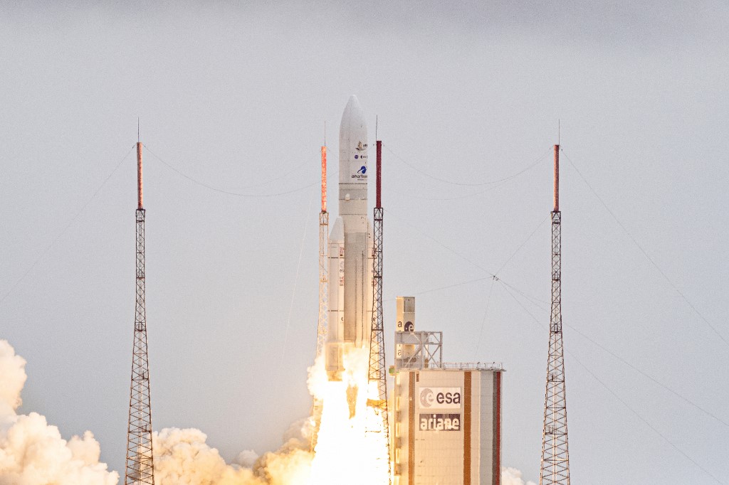 Arianespace's Ariane 5 rocket with NASAs James Webb Space Telescope onboard lifts up from the launchpad, at the Europes Spaceport, the Guiana Space Center in Kourou, French Guiana, on December 25, 2021. - The telescope, the most powerful space observatory ever built, is now tentatively set for launch on Christmas Day, after decades of waiting. An engineering marvel, it will help answer fundamental questions about the Universe, peering back in time 13 billion years. (Photo by jody amiet / AFP)