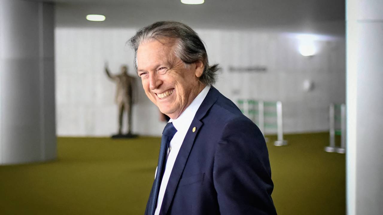 NEGOCIAÇÕES - Luciano Bivar: flerte com o Podemos, mas sem descartar outras siglas //