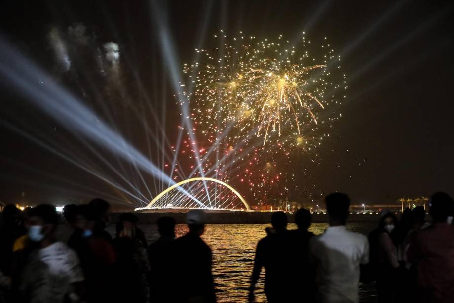 Réveillon 2022 - Queima de fogos de artifício no Sri Lanka -