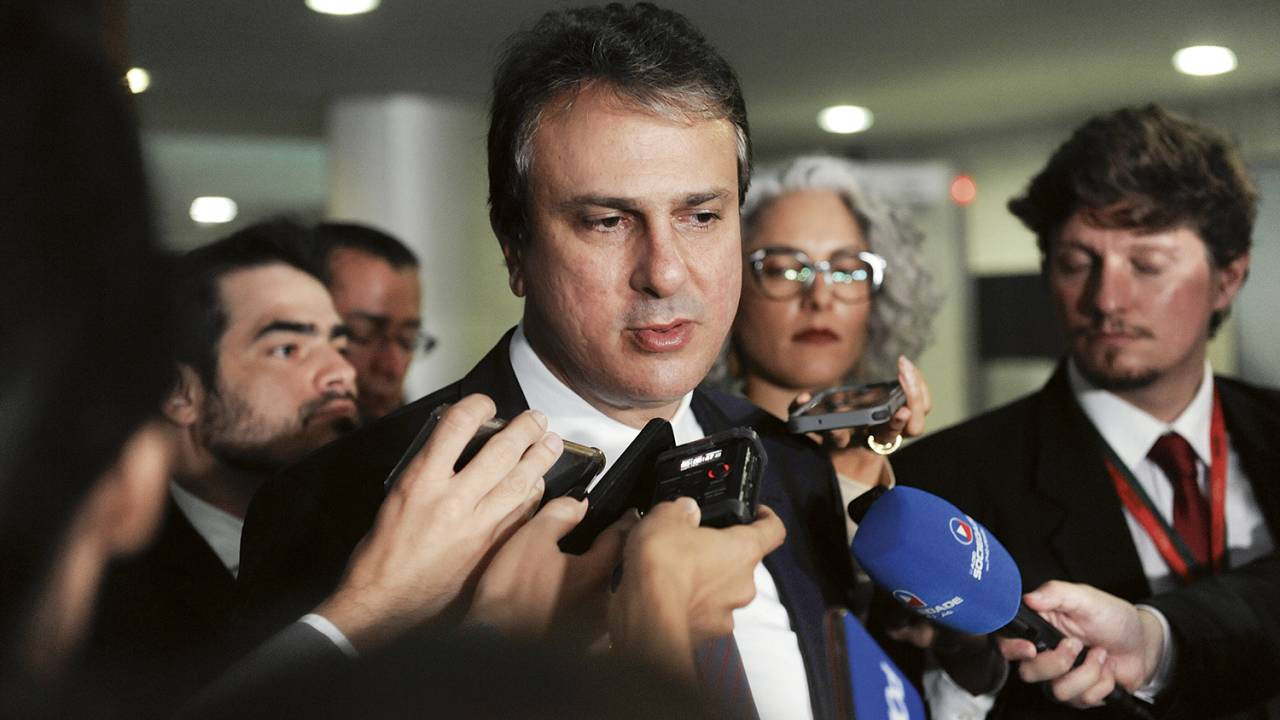 APOIO - Camilo Santana: para o governador, os irmãos Gomes são “pessoas íntegras” -