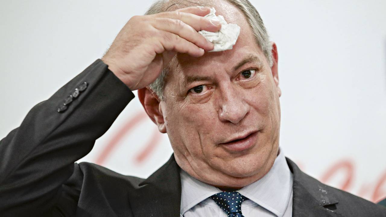 ACOSSADO - Ciro Gomes: o candidato enfrenta queda nas pesquisas, dificuldade para fechar alianças e um inquérito policial -