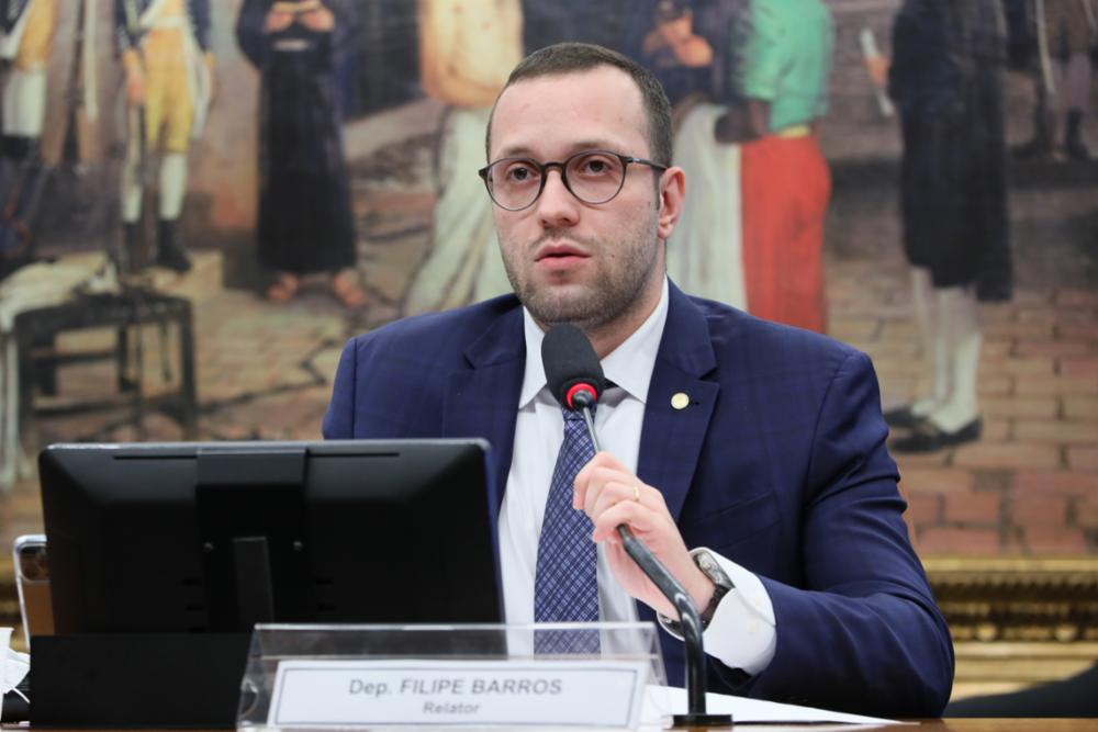 Deputado Filipe Barros (PLS-PR) foi o relator da proposta do voto impresso que foi derrubada na Câmara