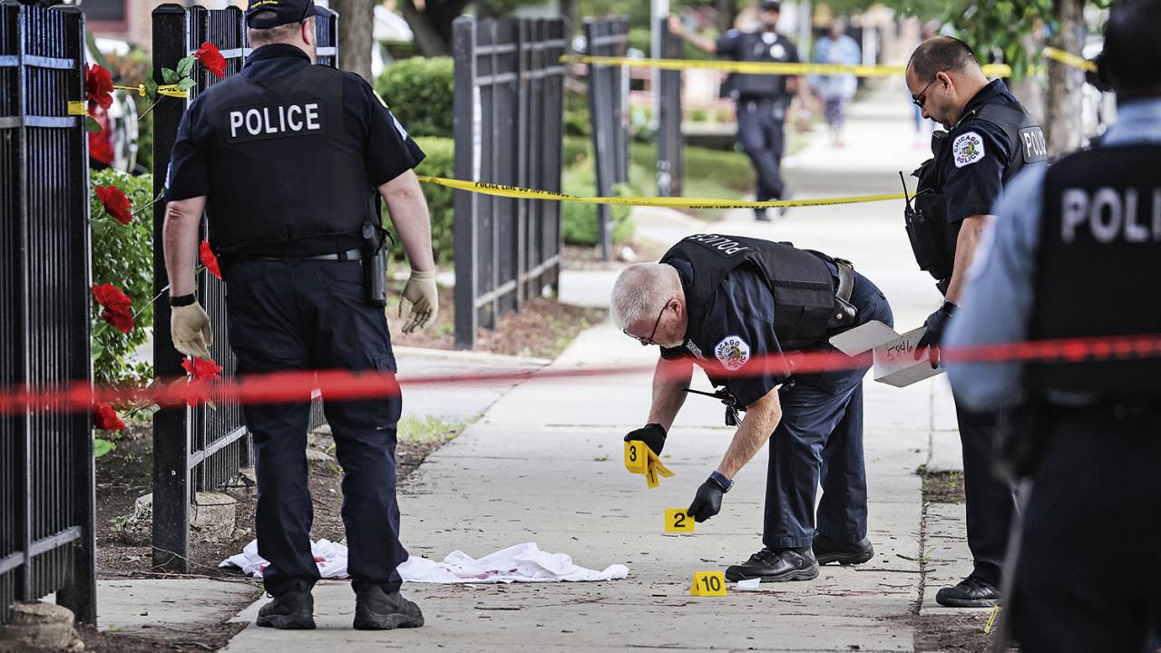 SEM CONTROLE - Cena de crime em Chicago: em mortes violentas, a cidade está perto do Rio -