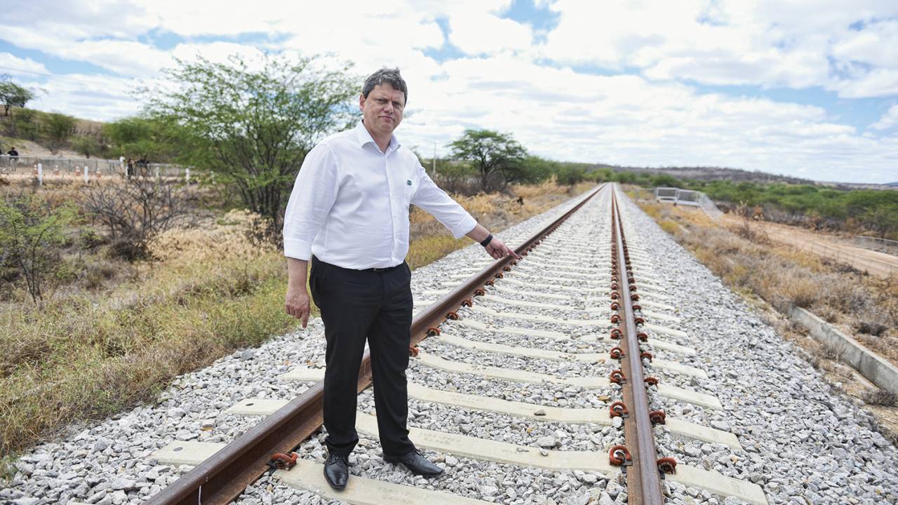 NOS TRILHOS - Tarcísio: à frente de um pacote de projetos, é um dos poucos ministros que têm o que mostrar na eleição -