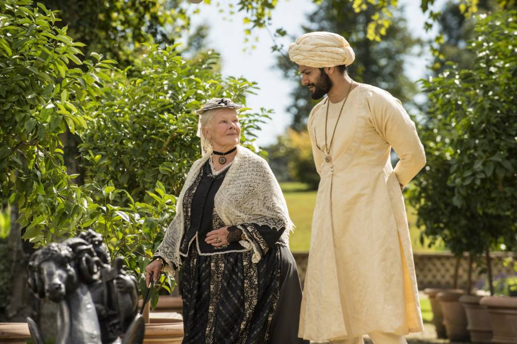 320321.jpg-r_1920_1080-f_jpg-q_x-xxyxx Judi Dench e Ali Fazal interpretam a rainha Victoria e o jovem Abdul