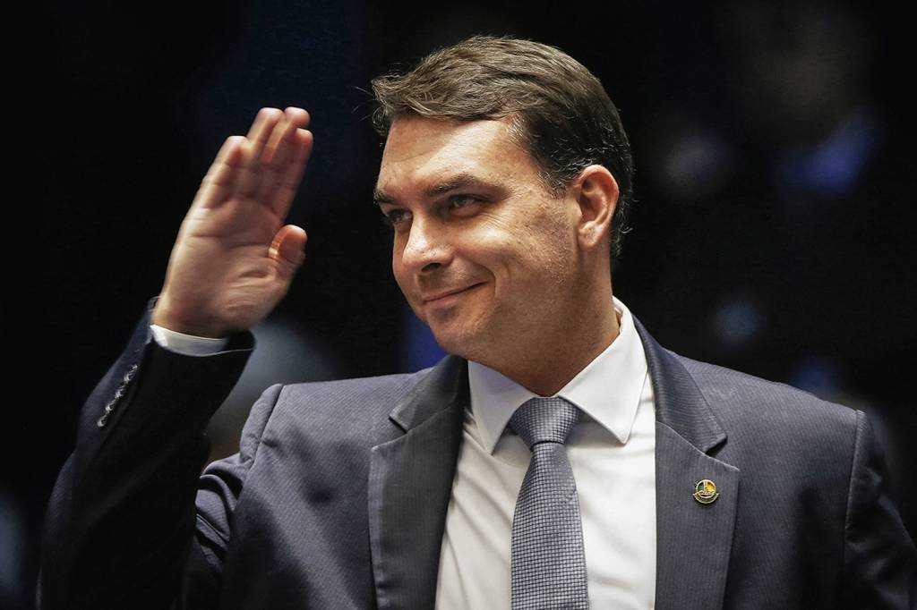 FLAVIO-BOLSONARO-2019-7805.jpg AFLIÇÃO - Flávio: Bolsonaro foi alertado de que o Zero Um poderia pegar até vinte anos de cadeia em razão da rachadinha -
