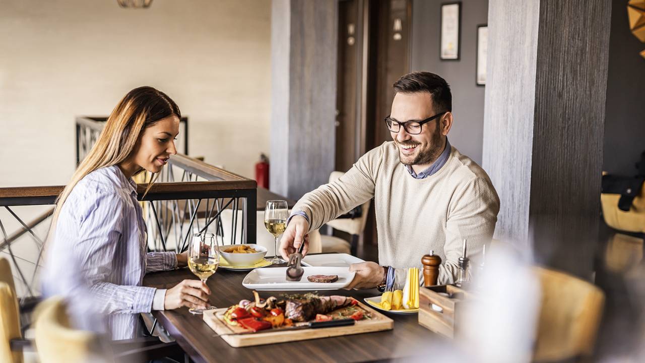 SABOR - Parrilla: a tradicional comida argentina vem ganhando espaço no Brasil em jantares românticos e mesas requintadas -