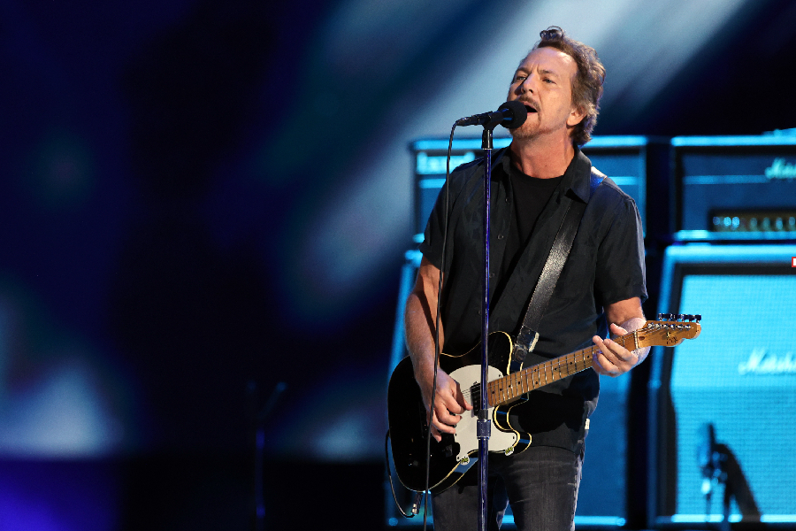Eddie Vedder no palco do festival Global Citzen VAX LIVE, em 2021