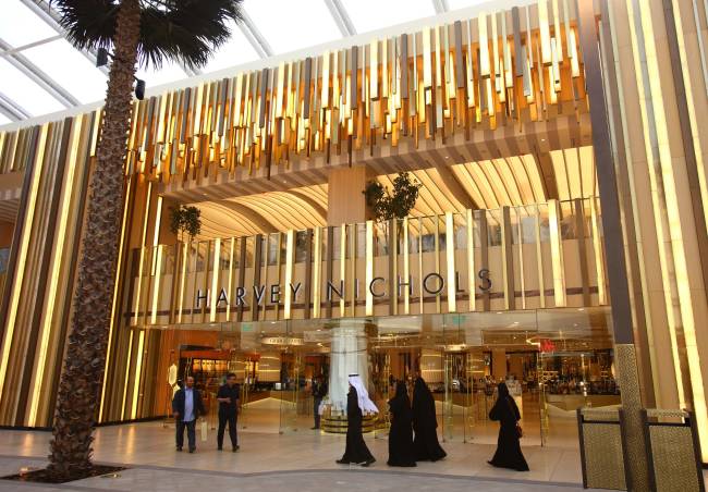 Shopping center de Kuwait City: ambientes fechados são a única opção de lazer nos horários de maior calor Shopping center de Kuwait City: ambientes fechados são a única opção de lazer nos horários de maior calor