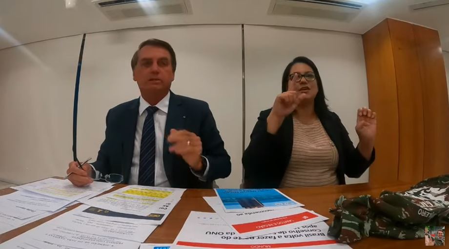 Presidente Jair Bolsonaro durante live nas redes sociais nesta quinta-feira - 06/01/2022