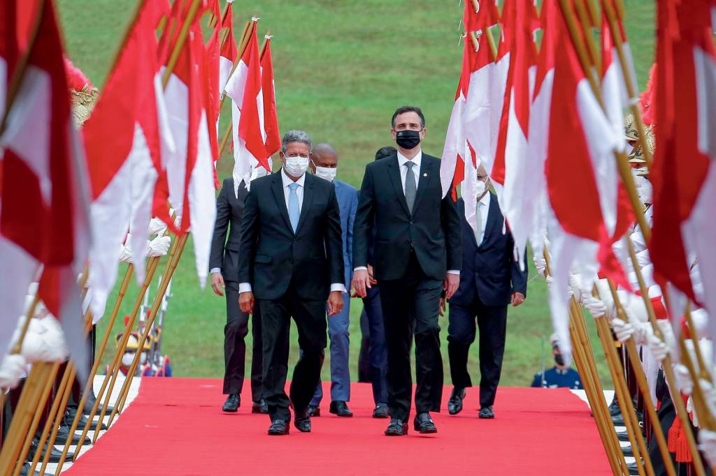 BRAZIL-POLITICS-NATIONAL-CONGRESS AJUDA - Lira e Pacheco: o governo quer apoio à PEC para cortar impostos dos combustíveis e do gás de cozinha -