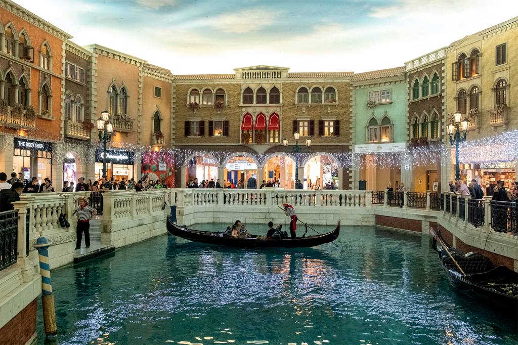 CHINA – MACAO SUCESSO - Hotel em Macau:
a região da China lucra com o dinheiro trazido por 31 milhões de turistas -