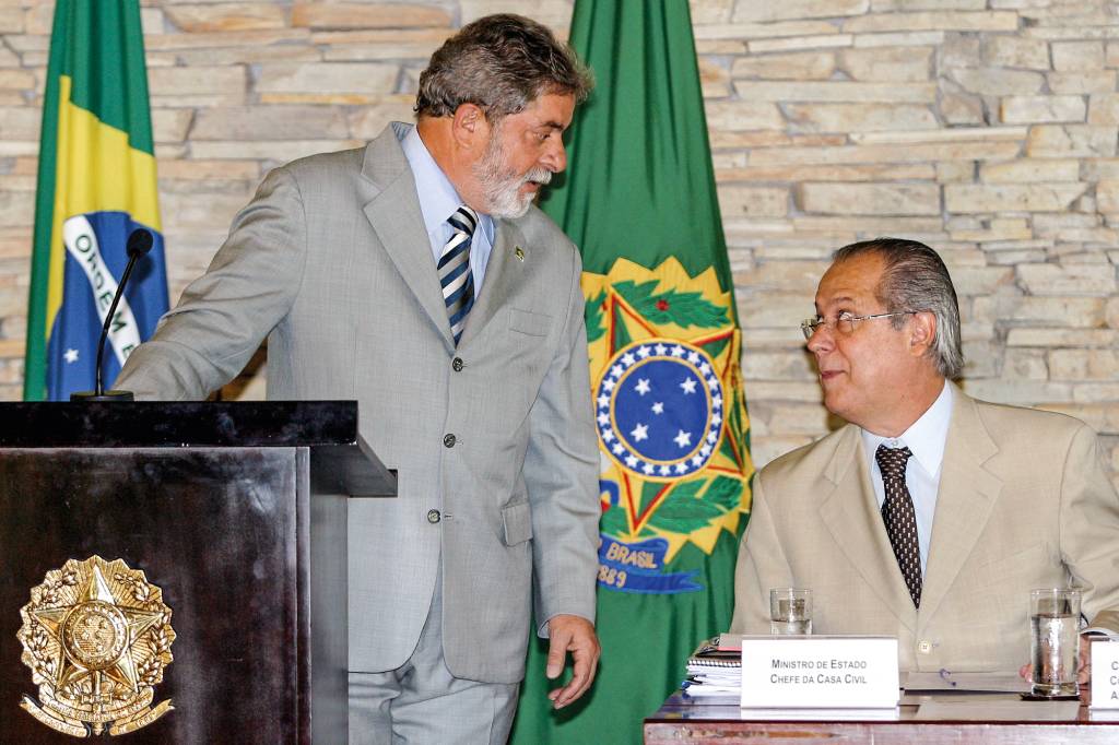 BRAZIL MINISTERIAL MEETING PASSADO - Com Lula, nos tempos de glória da velha parceria: o candidato faz hoje vistas grossas à movimentação de Dirceu -