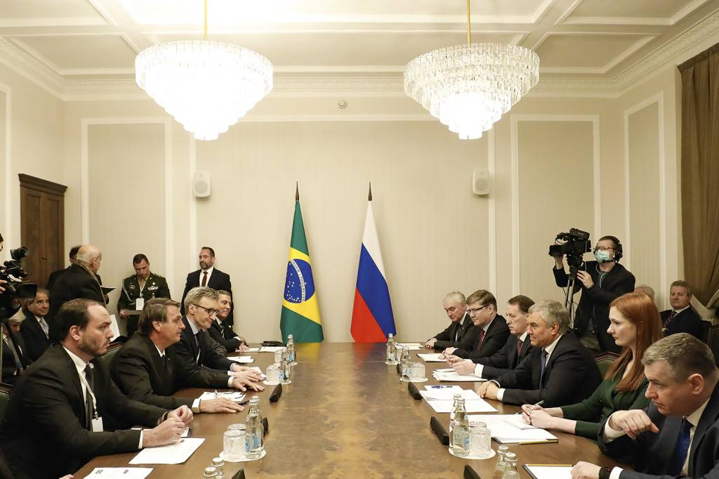 CARLOS-BOLSONARO-REUNIAO-RUSSIA-2022.jpg ZERO DOIS - Carlos, que esteve na Rússia com o pai: ataques aos rivais, defesa do presidente e guerrilha nas redes sociais -