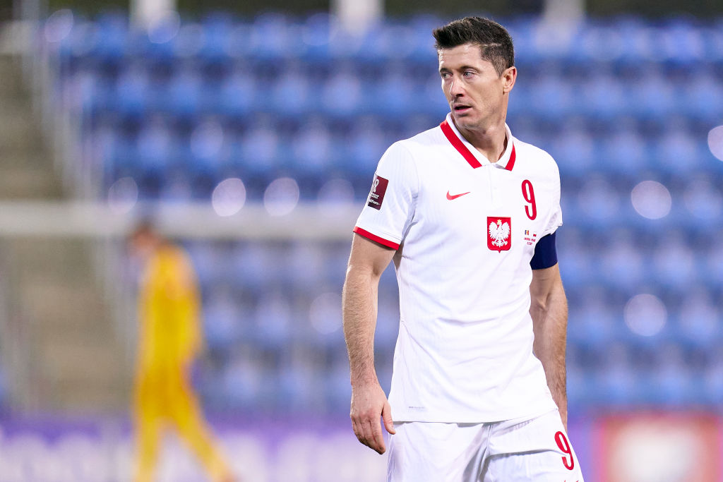 Capitão da seleção polonesa, Robert Lewandowski apoiou a decisão de seu país de não enfrentar os russos na repescagem da Copa do Mundo -