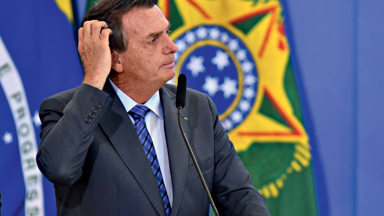 DIFICULDADE - Jair Bolsonaro: intenções de voto em queda e aumento de taxa de reprovação -