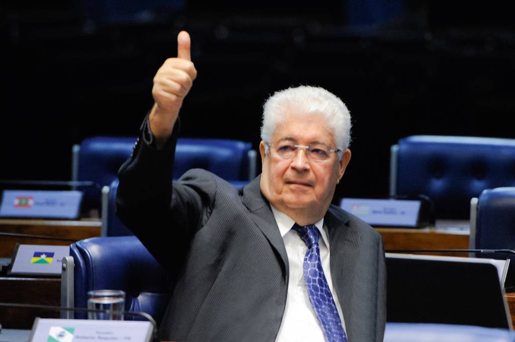 Plenário do Senado RUÍDO - Roberto Requião: ciúme de Ratinho Jr. por aproximação a rival -