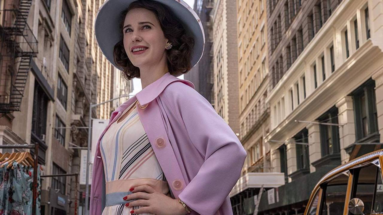 Rachel Brosnahan na série 'The Marvelous Mrs. Maisel'