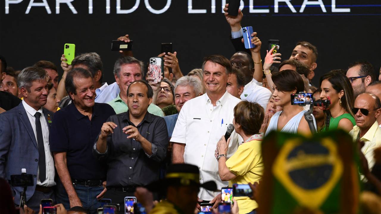 Brazil's President Jair Bolsonaro takes part in an event by the right-wing Liberal Party (PL), which he had officially joined last November in order to run in the October 2022 presidential election, at a convention centre in Brasilia, on March 27, 2022. - No formal announcements were made during the rally as, according to the Brazilian law, candidates for the October vote will only be considered official after they register with electoral authorities in August. (Photo by EVARISTO SA / AFP)