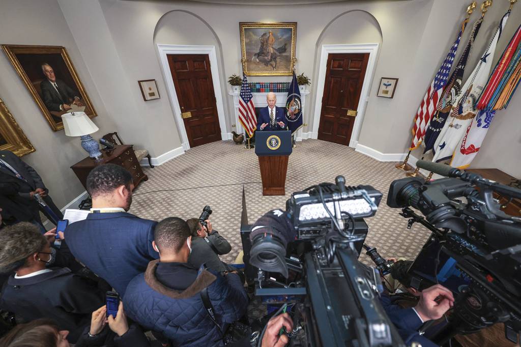 063_1383087098.jpg BLOQUEIO - Biden: o anúncio de que os Estados Unidos não vão importar petróleo russo levou a cotação às alturas -