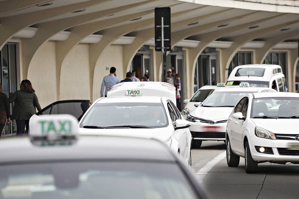 O táxi resiste e mostra força para competir pela preferência do público