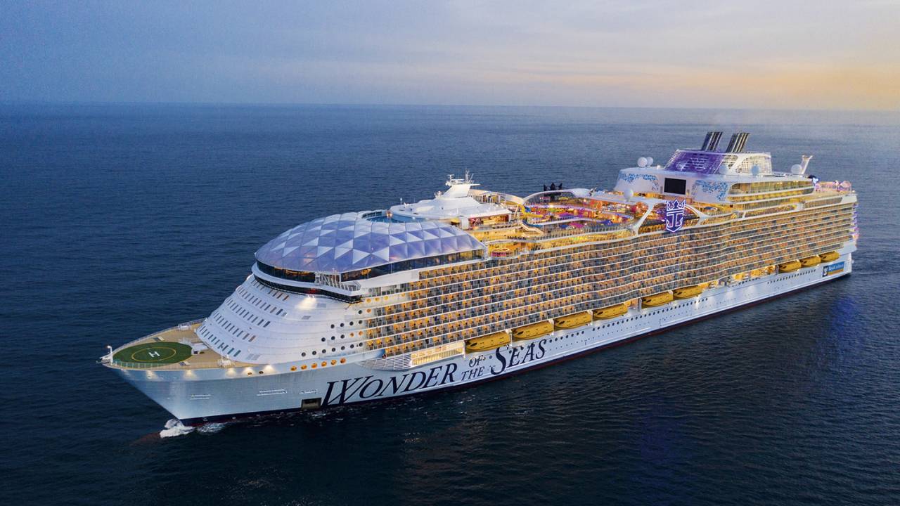 COLOSSO - Wonder of the Seas: com capacidade para 9 300 pessoas, o maior navio do mundo zarpou da Flórida -