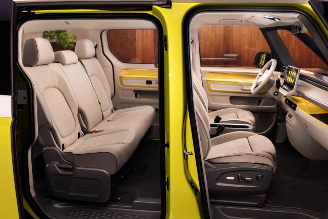 Volkswagen ID. Buzz A versão para passageiros tem duas fileiras de assentos, além do espaço para bagagem