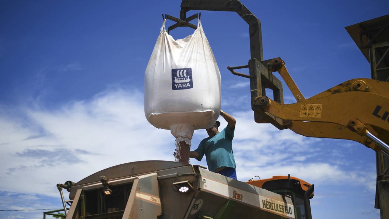 ABASTECIMENTO - Fertilizantes: estoques no país duram até outubro -