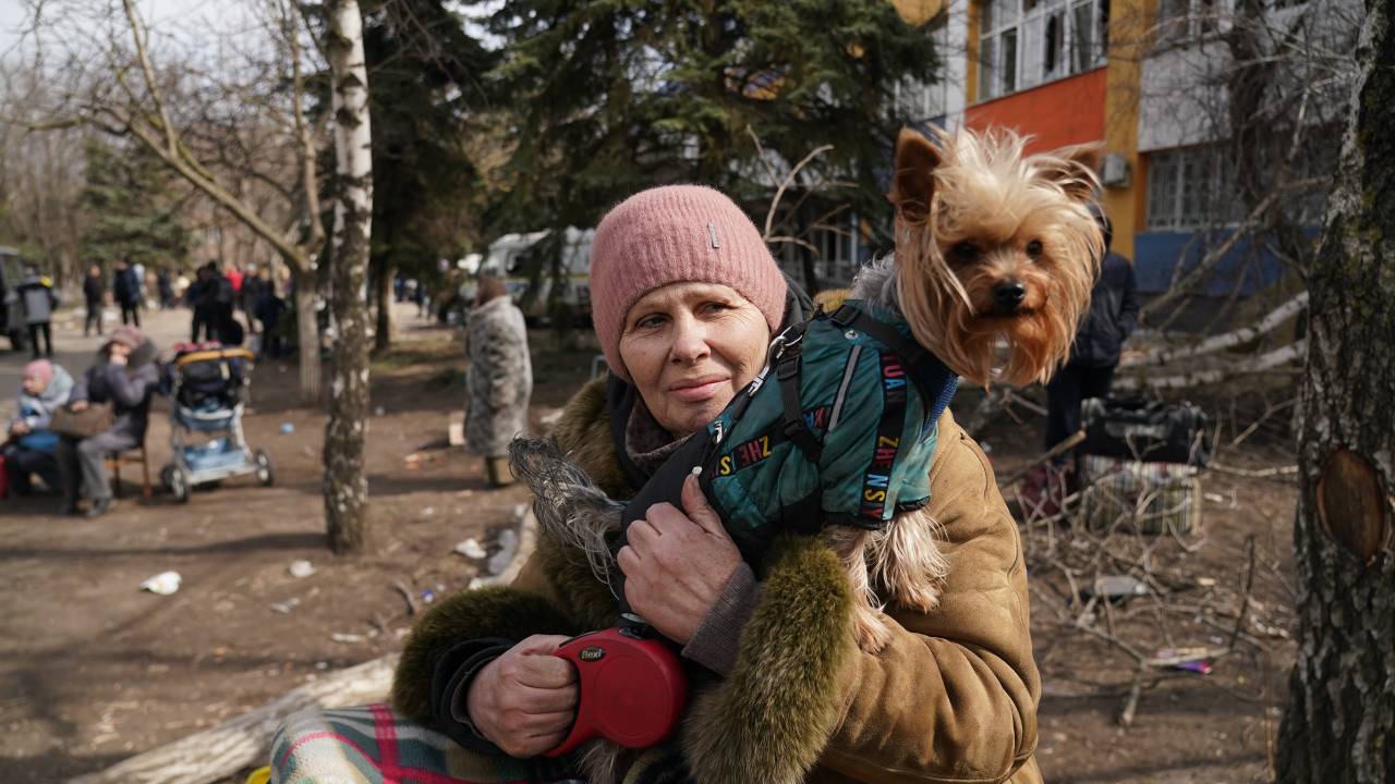 Evacuação de moradores de Mariupol realizada no último sábado (26)