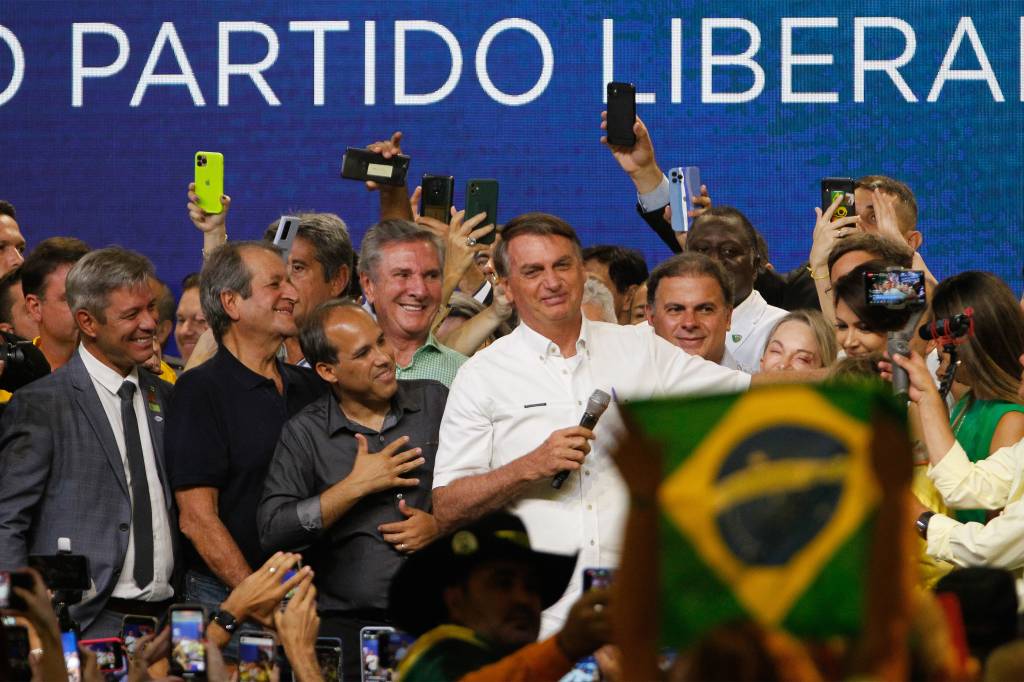 Os convidados que fizeram toda a diferença na festa de Bolsonaro