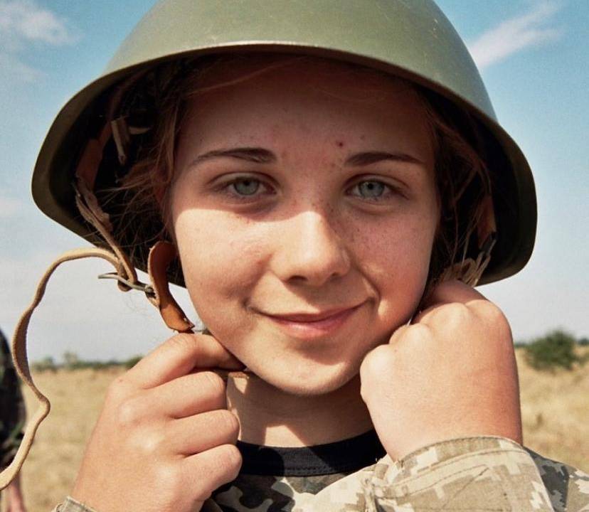 jovem na guerra da ucrania