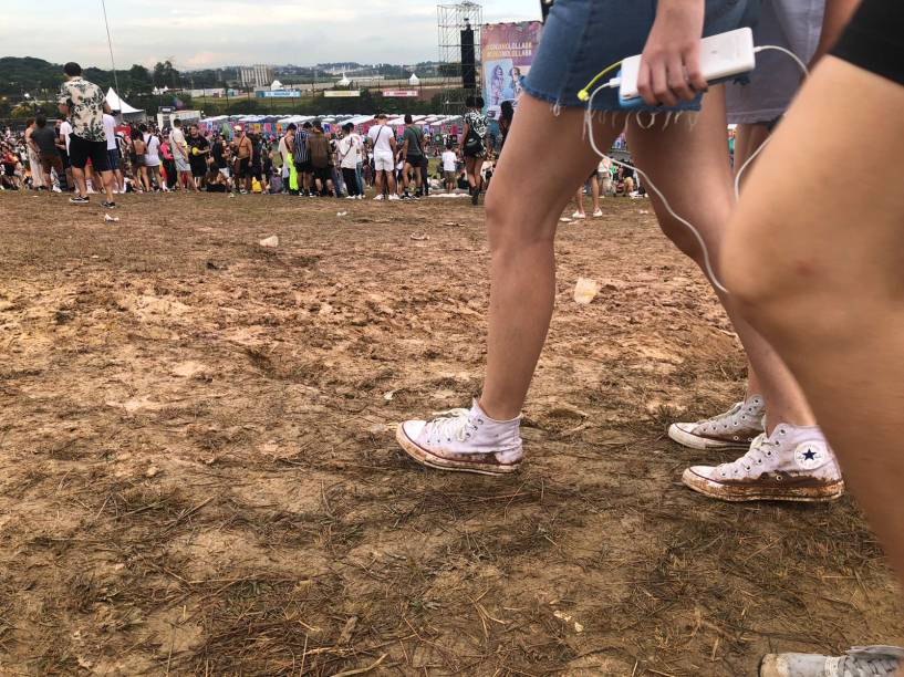 Temporal transformou gramado do Autódromo de Interlagos em um imenso lamaçal durante o Lollapalooza -