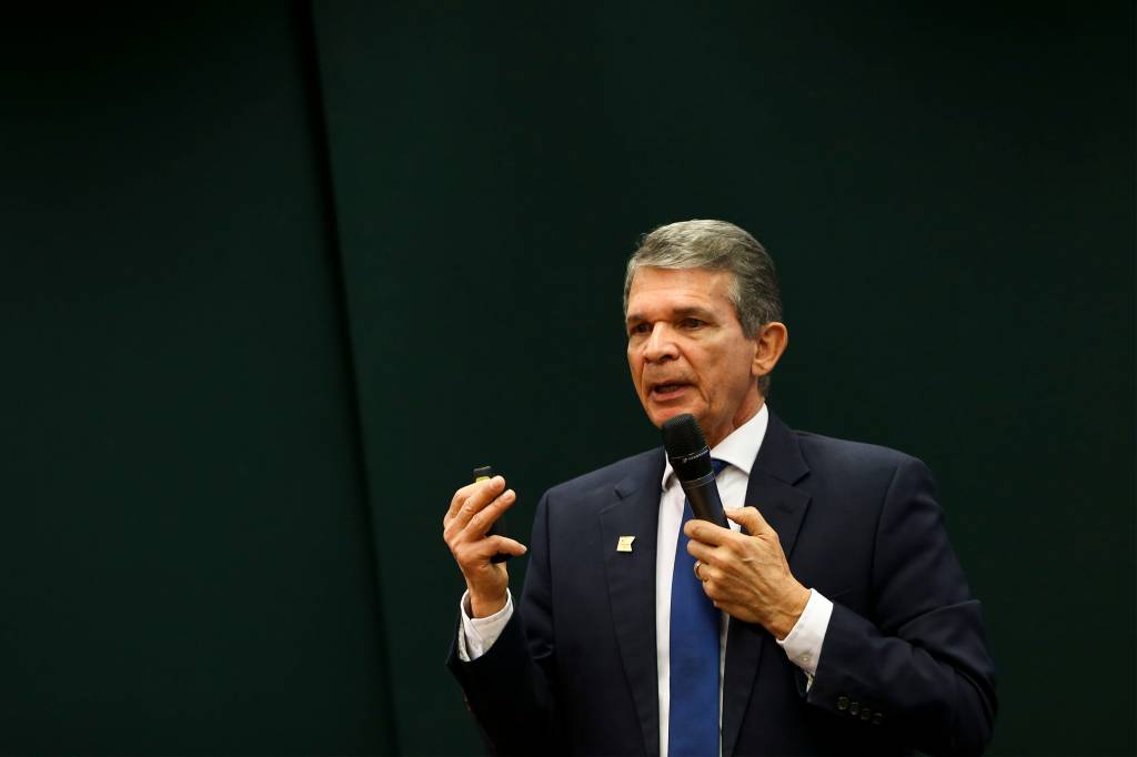 MIN DA DEFESA O ministro da Defesa, Joaquim Silva e Luna participa de audiência pública na Comissão de Relações Exteriores e Defesa Nacional da Câmara dos Deputados
