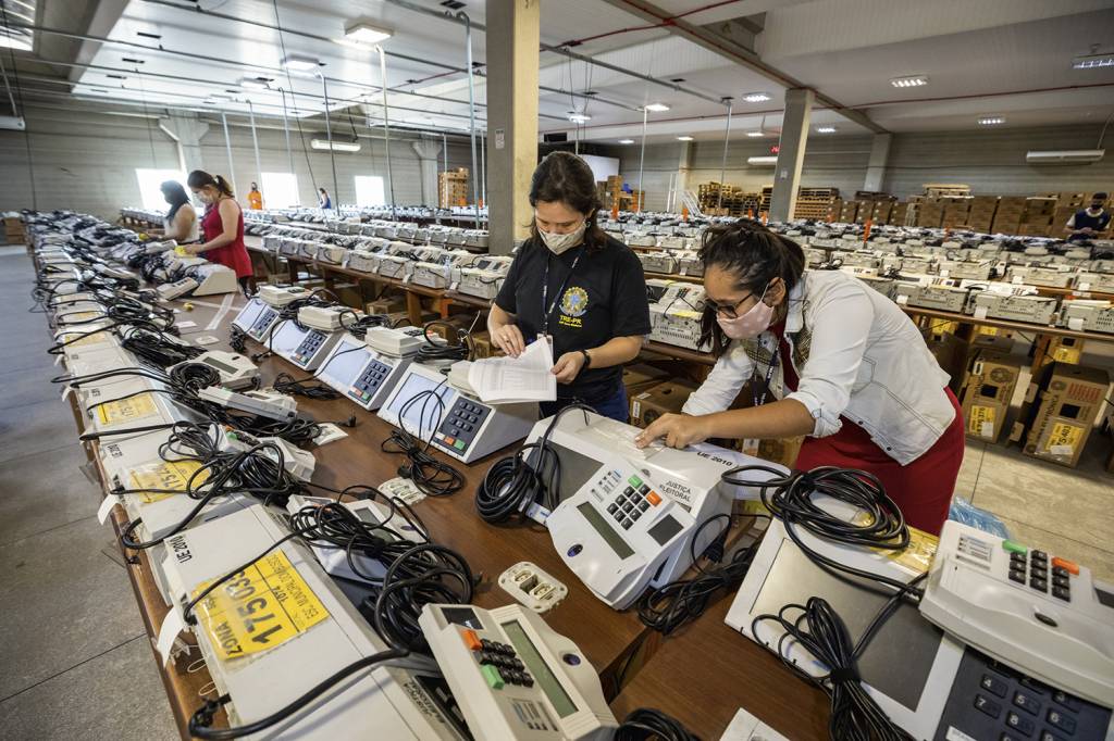 1984565_fotoarena.jpg REFORÇO - Urnas eletrônicas: com medo de fake news, o TSE negocia parcerias -