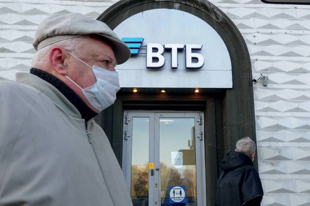 Alamy 2DD5AM5 VTB bank office, Moscow Russia