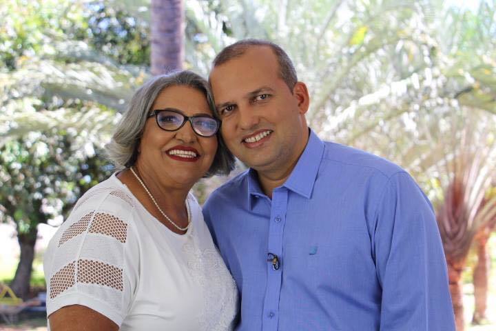 Parentes - Mãe de Junior, Maria Aparecia estava empregada no PROS com salário de 5.500 reais