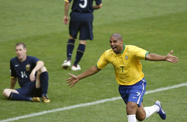 Adriano comemora seu gol, contra a Seleção Australiana, pela Primeira Fase da Copa do Mundo da Alemanha, na cidade de Munique em 18 de Junho de 2006. Adriano comemora seu gol, contra a Seleção Australiana, pela Primeira Fase da Copa do Mundo da Alemanha, na cidade de Munique em 18 de Junho de 2006.