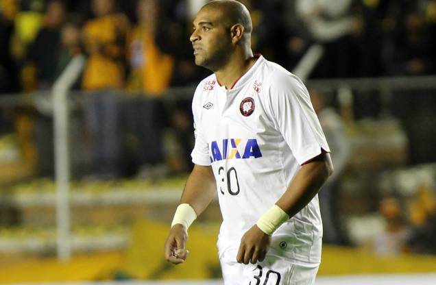 Adriano, atuando pelo Atlético Paranaense, em 8 de abril de 2014, diante do The Strongest da Bolívia, pela Taça Libertadores da América, no estádio Hernando Siles, em La Paz. Adriano, atuando pelo Atlético Paranaense, em 8 de abril de 2014, diante do The Strongest da Bolívia, pela Taça Libertadores da América, no estádio Hernando Siles, em La Paz.