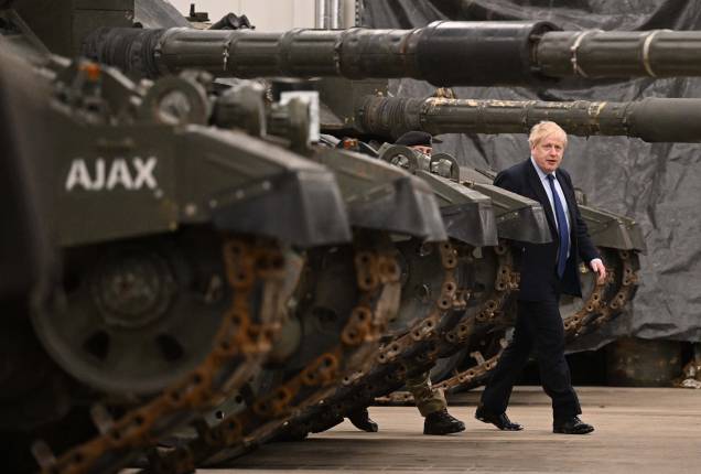 O primeiro-ministro britânico Boris Johnson, se encontra com as tropas da OTAN. Armamentos que destinados ao o conflito entre russos e ucranianos. O primeiro-ministro britânico Boris Johnson, se encontra com as tropas da OTAN. Armamentos que destinados ao o conflito entre russos e ucranianos.