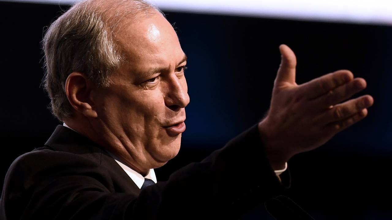 Ciro Gomes, Brazilian presidential candidate for the Democratic Labour Party, attends a meeting with businessmen from the National Confederation of Industry (CNI) in Brasilia on July 4, 2018. Brazil holds presidential elections on October 7. / AFP PHOTO / EVARISTO SA