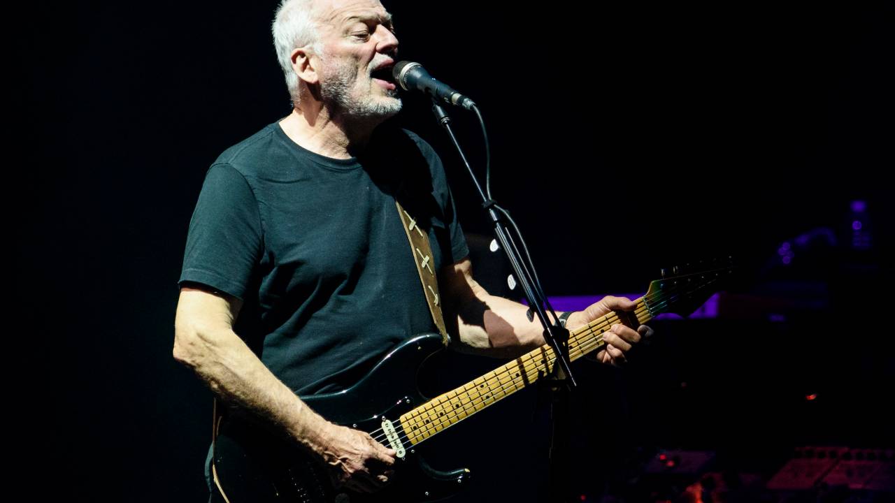 NEW YORK, NEW YORK - APRIL 12: David Gilmour performs live on stage at Madison Square Garden on April 12, 2016 in New York City. (Photo by Matthew Eisman/Getty Images)
