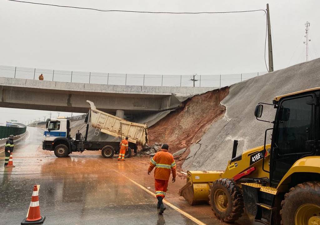 Trecho da BR-116 que desabou no RS. Obra foi inaugurada dia 8 de abril por Jair Boslonaro.