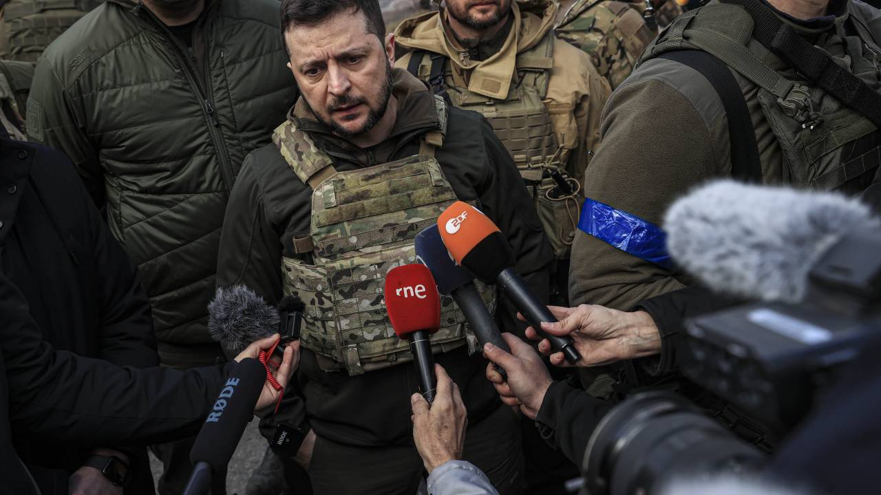 BUCHA, KYIV PROVINCE, UKRAINE, APRIL 04: Ukrainian President Volodymyr Zelenskyy accompanied by Ukrainian soldiers speaks to press during his visit at the town of Bucha, after it was liberated from Russian Army, in Bucha, Ukraine on April 04, 2022. (Photo by Metin Aktas/Anadolu Agency via Getty Images)