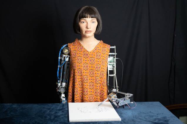 Ai-Da, a robô-pintora - Ai-Da, a robô-pintora -