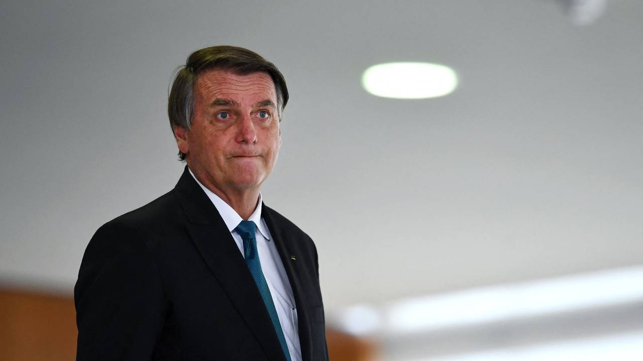 Brazilian President Jair Bolsonaro arrives to attend the launch of the new financing program for agribusiness at Planalto Palace in Brasilia, on March 15, 2022. (Photo by EVARISTO SA / AFP)