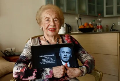 Mimi Reinhardt, secretária que elaborou a lista de Schindler, morre aos 107 anos em Israel -