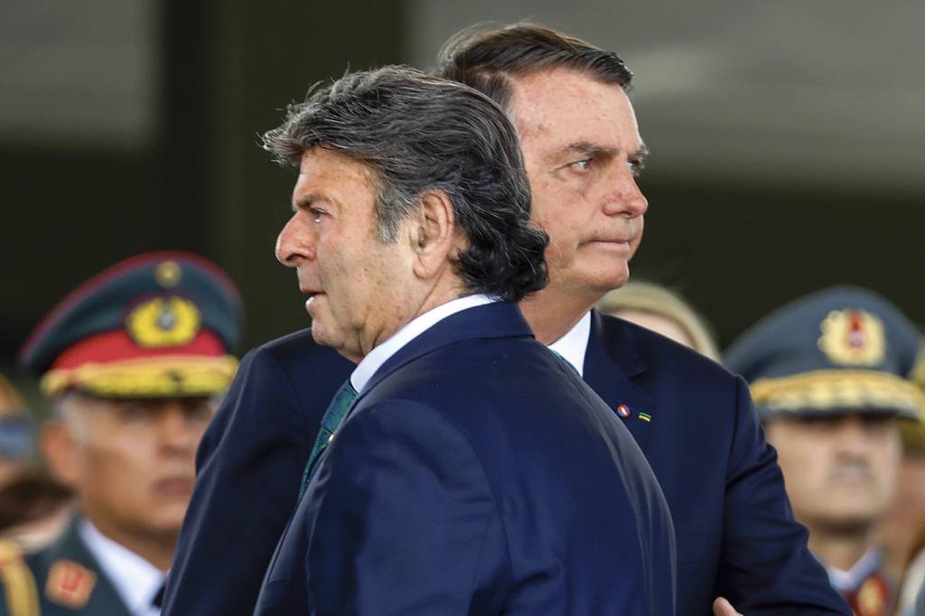 POL242548.JPG UM PRA LÁ, OUTRO PRA CÁ - Luiz Fux e Bolsonaro: nova crise entre poderes pode chegar até a eleição -