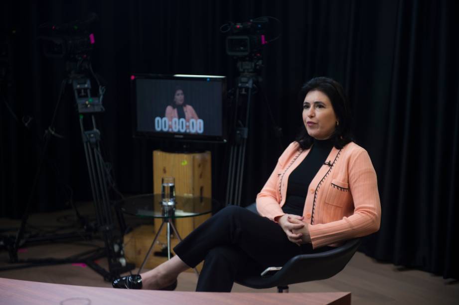 A pré-candidata para presidência Simone Tebet durante a gravação do programa Amarelas On Air, de Veja -