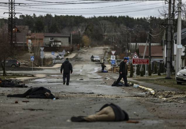 Corpos mortos pelas ruas da cidade de Bucha, na Ucrânia - Corpos mortos pelas ruas da cidade de Bucha, na Ucrânia -